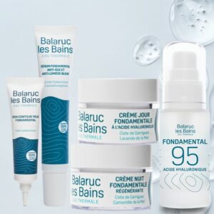 Soin contour yeux à l'acide hyaluronique en tube canule de 15ml, sérum fondamental anti-âge anti lumière bleue tube canule 20ml, crème jour fondamentale à l'acide hyaluronique pot 50ml, crème nuit fondamentale régénérante en pot de 50ml, Fondamental 95 en flacon spray 30ml sur fond de bulles d'eau transparentes pures